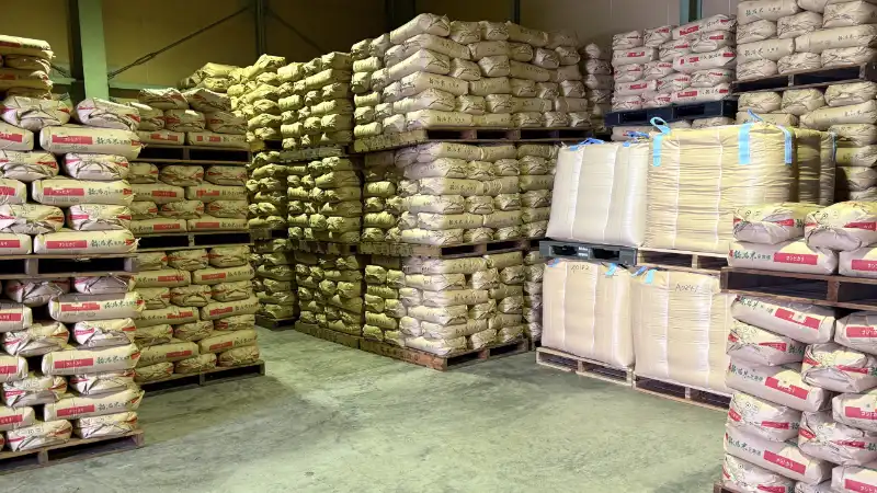 高橋屋商店の米穀倉庫と物流拠点